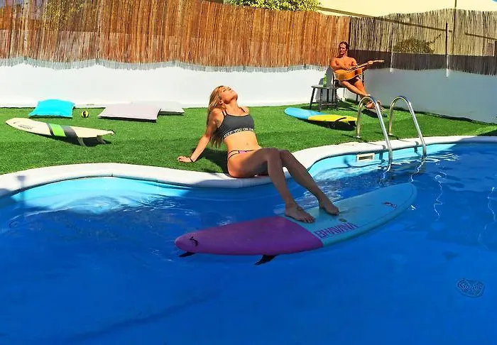 Bhavana Surf House 2*