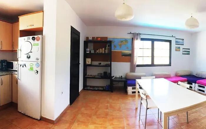 Gasthuis Bhavana Surf House 2*