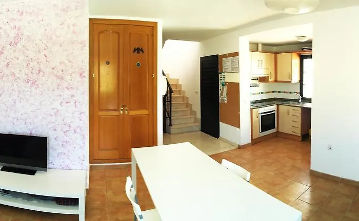 Bhavana Surf House 2*