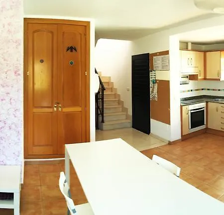 Bhavana Surf House 2*